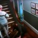 Betrunkenes Ehepaar fällt besoffen die Treppen runter Alk Power