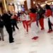 Polizei stoppt Tänzer in Miami in einer Mall